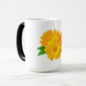 Geplande calendula bloemen magische mok (Voorkant links)