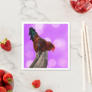 Geposteerd in Majesteit: Haantje Op Dromerige Paar Servet