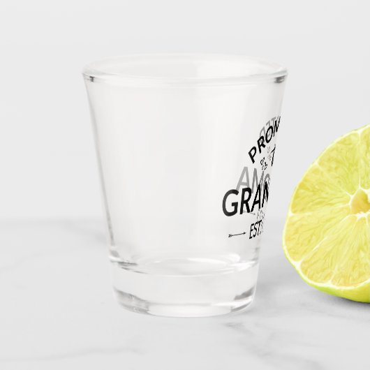 Gepritiseerd naar oma Est. 2023 II Shot Glas (Links)