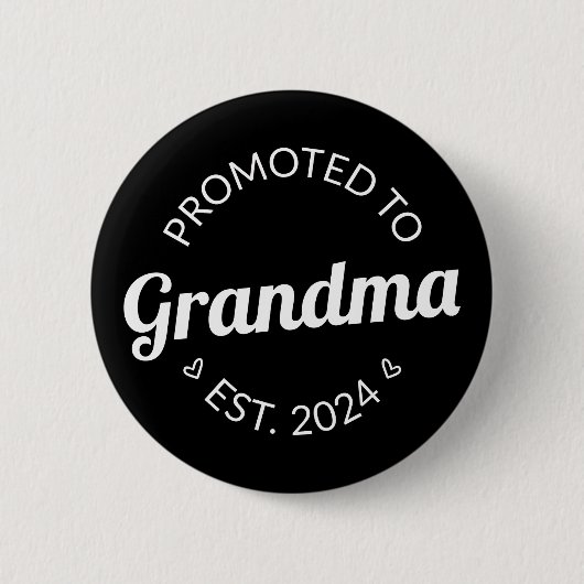 Gepromoveerd bij oma Est. 2024 I Ronde Button 5,7 Cm (Voorkant)