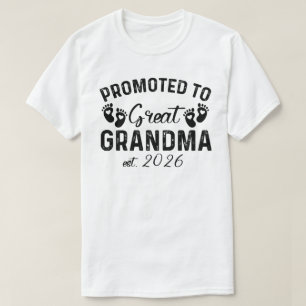 Gepromoveerd naar Grote Oma Est 2026 T-shirt
