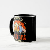 Gepromoveerd naar Opa Est 2024 Retro Fathers Day N Mok (Voorkant links)