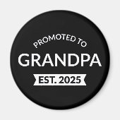 Gepromoveerd naar opa Est. 2025 II Magneet (Voorkant)