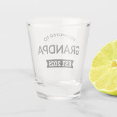 Gepromoveerd naar opa Est. 2025 II Shot Glas (Achterkant)