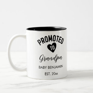 Gepromoveerd naar Opa Gepersonaliseerde Baby Naam Tweekleurige Koffiemok