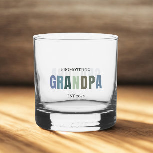 Gepromoveerd tot Grandpa EST 2025   Gepersonalisee Whisky Glas