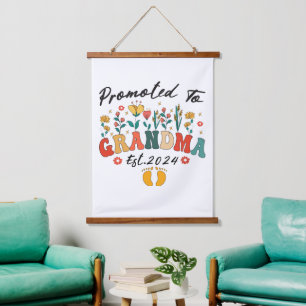 Gepromoveerd tot Oma Est. 2024 GrootoudersOrnament Hangend Wandkleed