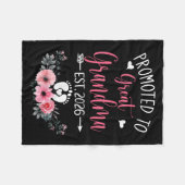 Gepromoveerd tot Oma Est 2026 Moederdag Fleece Deken (Voorkant (Horizontaal))