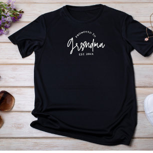 Gepromoveerd tot Oma Script Heart Black T-shirt
