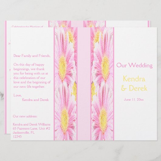 Gerberas rose sur le programme de mariage blanc (Devant / Derrière)