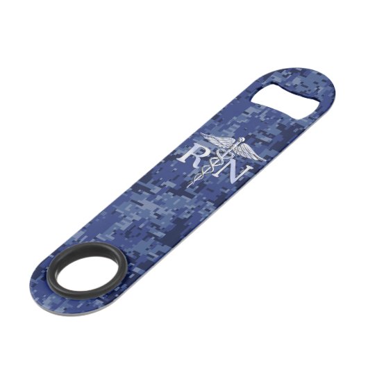 Geregistreerd zure RN Caduceus op Navy Blue Camo Speed Flessenopener (Voorkant Gekanteld)