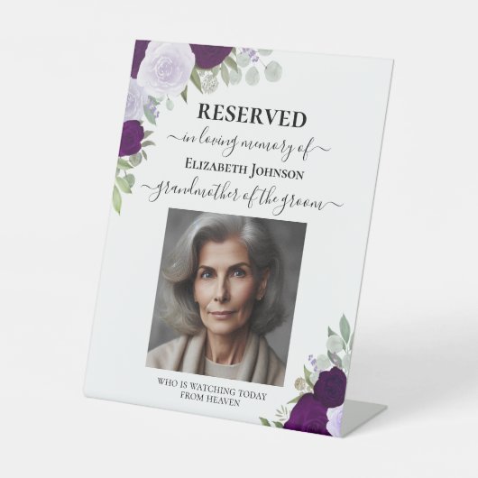 Gereserveerd in Liefdevolle Herinnering Paarse Roz Reclamebord Met Voetstuk (Voorkant)