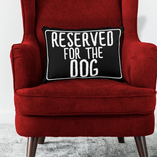 Gereserveerd voor de hond accent kussen (Reserved For The Dog Accent Pillow by Ricaso. Mark your dogs spot with this fun pillow just for them)