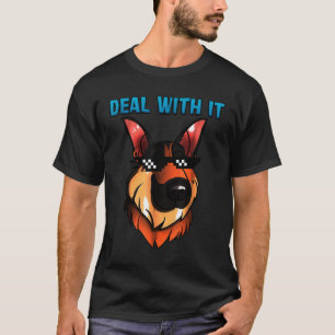 German Shepherd behandelt het T-shirt