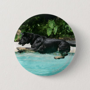 German Shepherd Jumping in Water Ronde Button 5,7 Cm