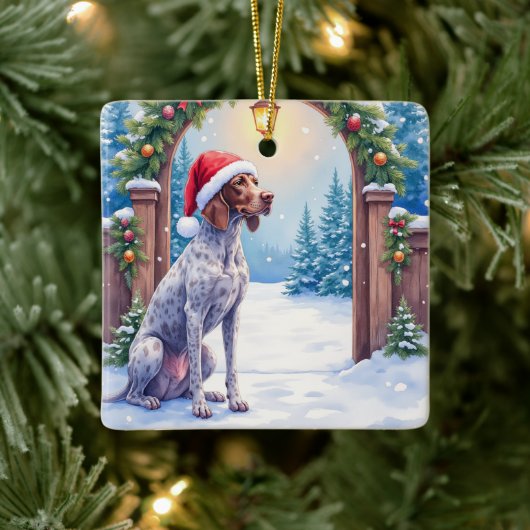 German Shorthaired Pointer Snowy Gate Santa Hat Keramisch Ornament (Boom)