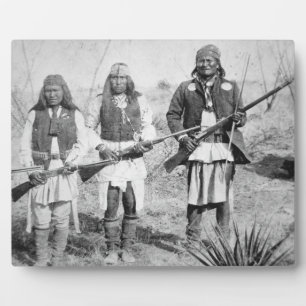 Geronimo en drie van zijn Apache-strijders, 1886 ( Fotoplaat