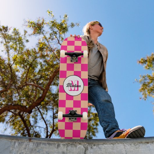 Geruit perzik heet roze geometrische retro Monogra Skateboard (Buiten 1)