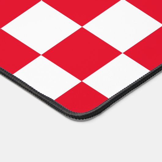 Geruite rode en witte retro bureaumat (Hoek)