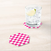 Geruite vierkanten heet roze wit geometrische retr kartonnen onderzetters (Insitu)