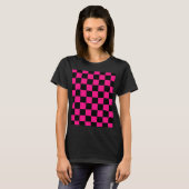 Geruite vierkanten heet roze zwart geometrische re t-shirt (Voorkant volledig)