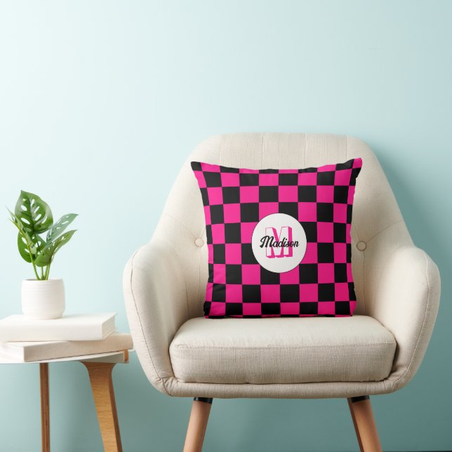 Geruite vierkanten heet roze zwart retro Monogram Kussen (Stoel)