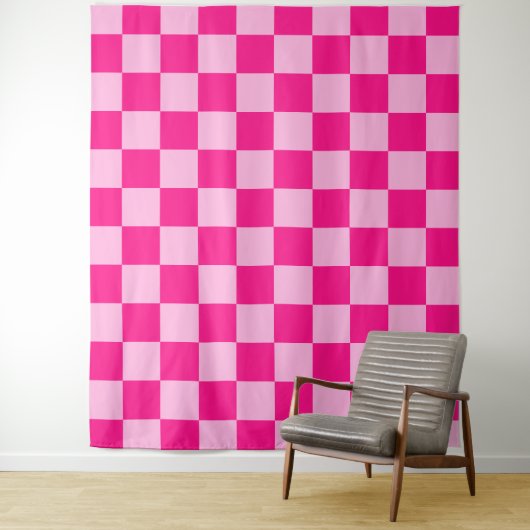 Geruite vierkanten licht heet roze retro wandkleed (In situ)