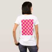 Geruite vierkanten perzik heet roze geometrische r t-shirt (Achterkant volledig)