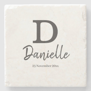 Geschenk met initiële aangepaste naam en datum met stenen onderzetter