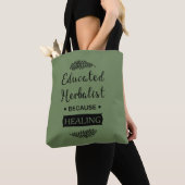 Geschoolde kruidenkenner draagtas (Dichtbij)