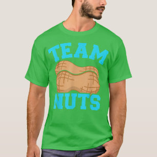 Geslacht laat de man van het team zien die de fami t-shirt