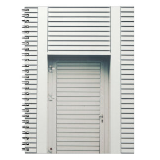GESLOTEN LOUVER DEUR NOTITIEBOEK