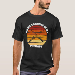 gesmeed nives Knife bij het smeden van Gezegde T-shirt