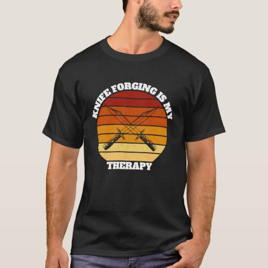 gesmeed nives Knife bij het smeden van Gezegde T-shirt (Voorkant)