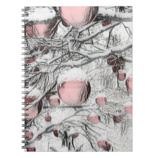  gesneeuwde bomen met ornamenten tekenlaptop notitieboek