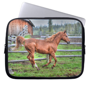 Gespiriteerde Dun-Pony, paarden die lopen op Ranch Laptop Sleeve