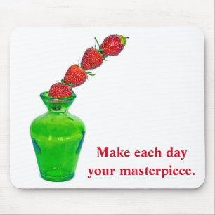 Gestapelde aardbeien met citaat muismat