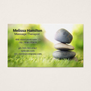 Gestapelde Stenen in Grass Visitekaartje