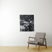 Gestapelde zwarte verf wandkleed (In situ)