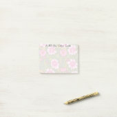 Gestileerde roze bloemen groen blad post-it® notes (Op bureau)