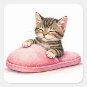 Gestreept katje dat slaapt in een roze pantoffel vierkante sticker