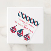 Gestreepte zeilboten met cadeautjes bedankjes labels (In situ)