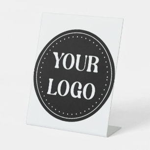 Gestroomlijnd, eigentijds, gepolijst en aanpasbaar reclamebord met voetstuk