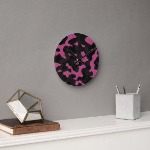 Gestuctuurde roze en zwarte camouflage abstract ronde klok