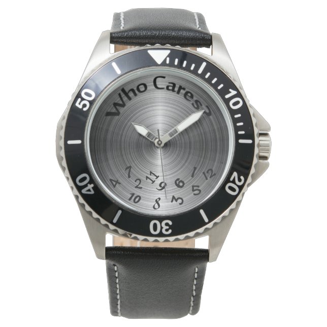 getallen verdrievoudigd op metallisch grijs horloge (Voorkant)