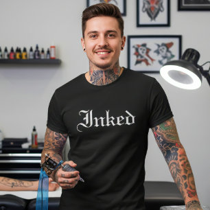 Getatoeëerd gotisch lettertype voor tatoeeliefhebb t-shirt