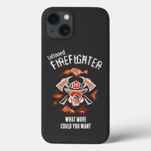 Getatoeëerde brandweerman. Wat wil je nog meer. iPhone 13 Hoesje