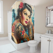 getatoeëerde  pin-up douchegordijn (In situ)