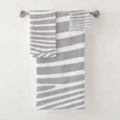  getextureerd Zebra Print Patroon Neutral Grey Bad Handdoek (Insitu)