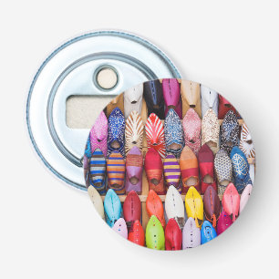 Getoonde schoenen in een winkel in de souks button flesopener